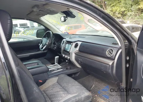 2018 Toyota Tundra Sr5 4.6L V8 z USA, uszkodzony, nr VIN 5TFRM5F10JX129308